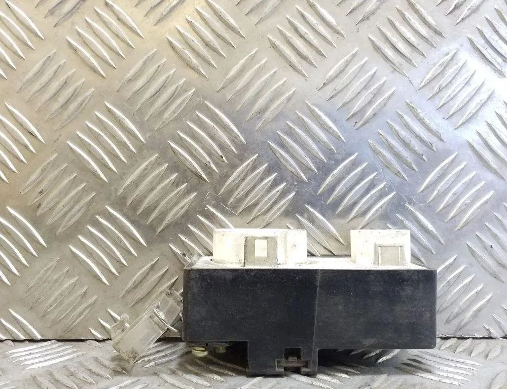 VOLKSWAGEN Passat B6 (2005-2010) Dzesēšanas ventilatora relejs 898719000,357919506A 32161746