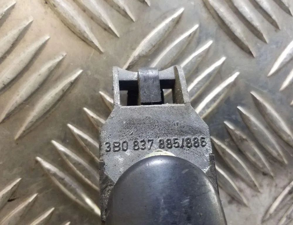 VOLKSWAGEN Golf 3 generation (1991-1998) Наружная ручка боковых левых дверей 3B0837885 32166781