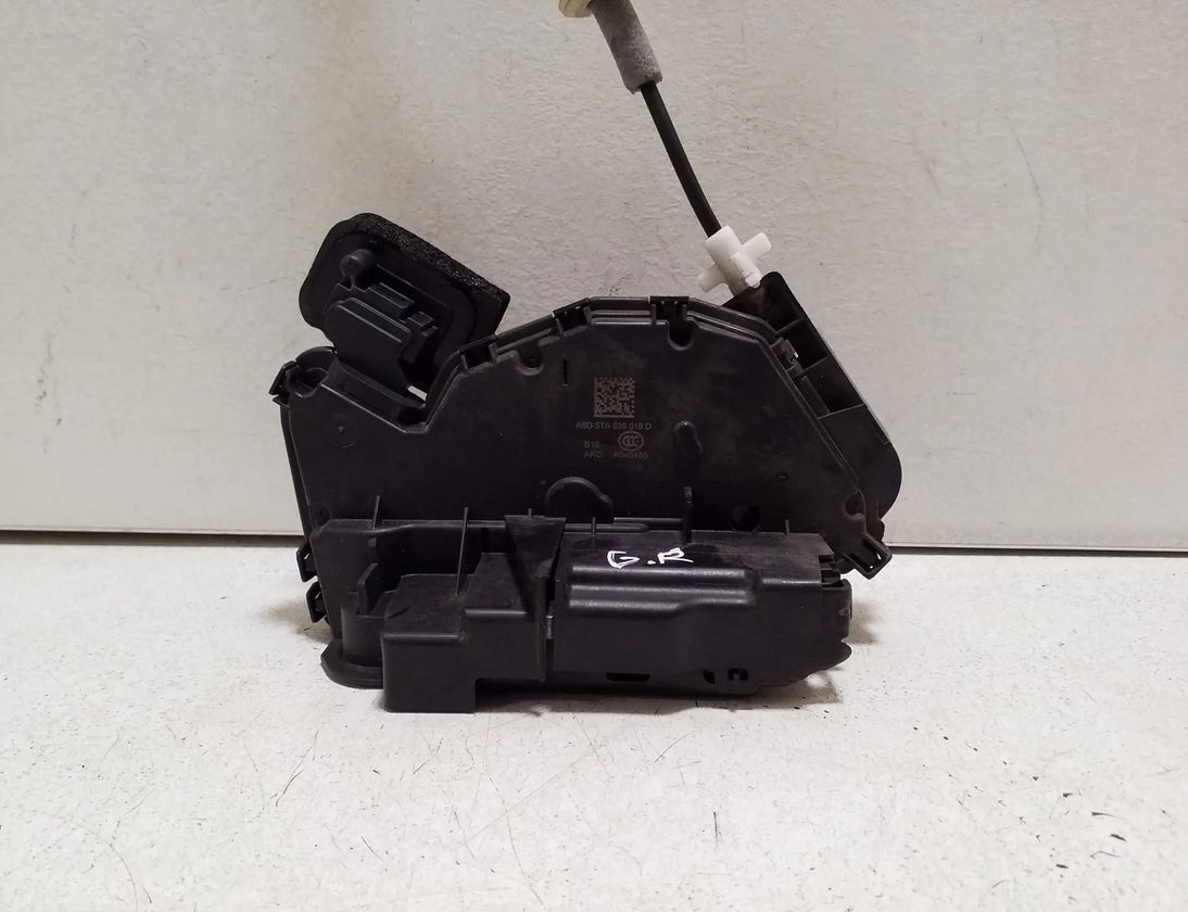 VOLKSWAGEN Passat B8 (2014-2023) Aizmugurējā labā durvju slēdzene 5TA839016D 33044532