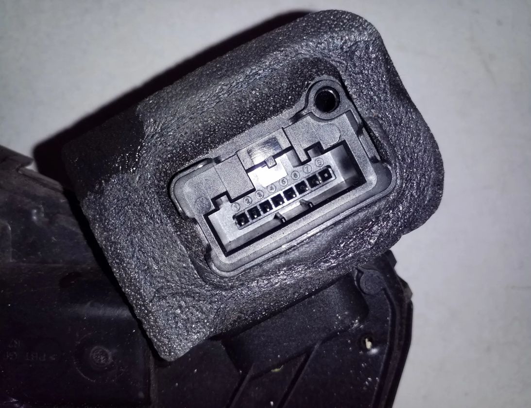 VOLKSWAGEN Passat B8 (2014-2023) Aizmugurējā labā durvju slēdzene 5TA839016D 33044532