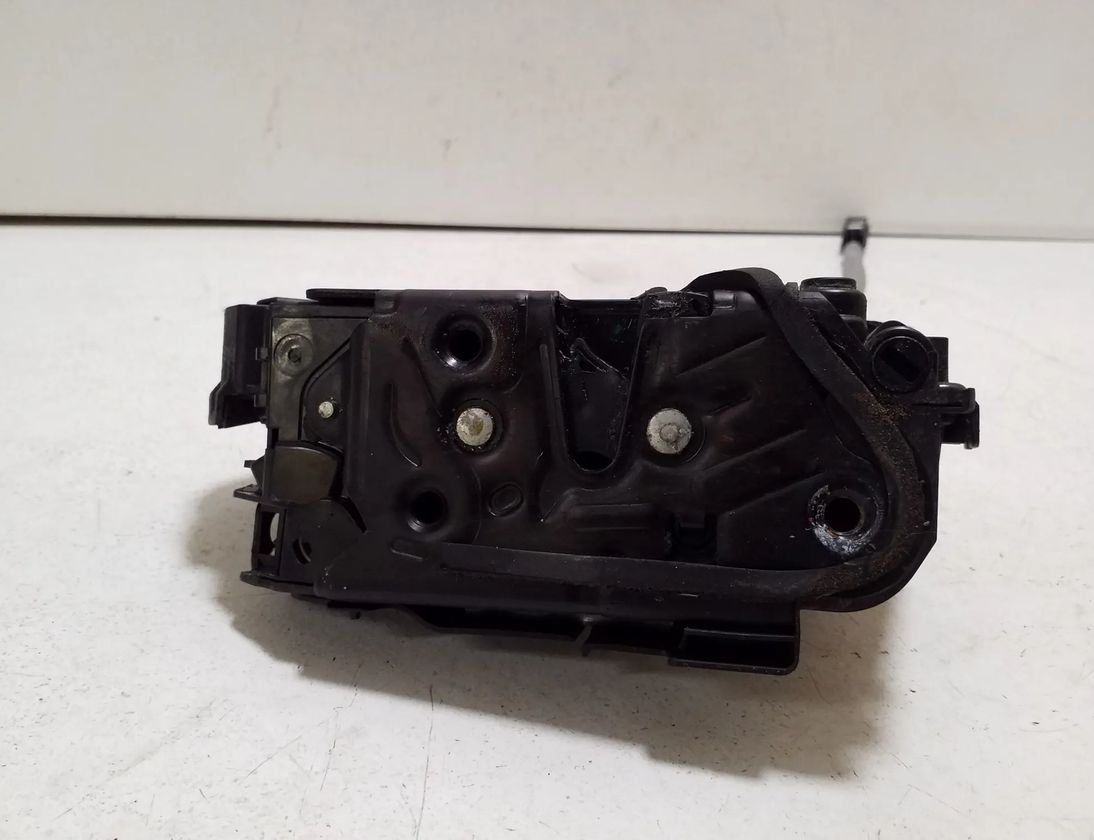 VOLKSWAGEN Passat B8 (2014-2023) Aizmugurējā labā durvju slēdzene 5TA839016D 33044532