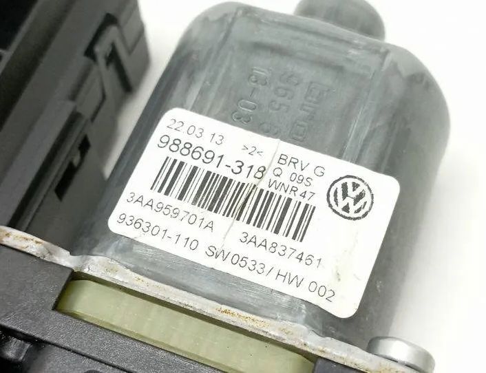 VOLKSWAGEN Passat B7 (2010-2015) Priekšējo kreiso durvju logu pacēlāja motorīts 3AA837461,3AA959701A,988691318 22684251