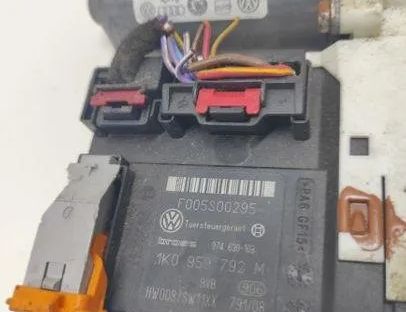 VOLKSWAGEN Passat Variant 1 generation (2010-2024) Front Right Door Window Control Motor 1K0959792M 22717688