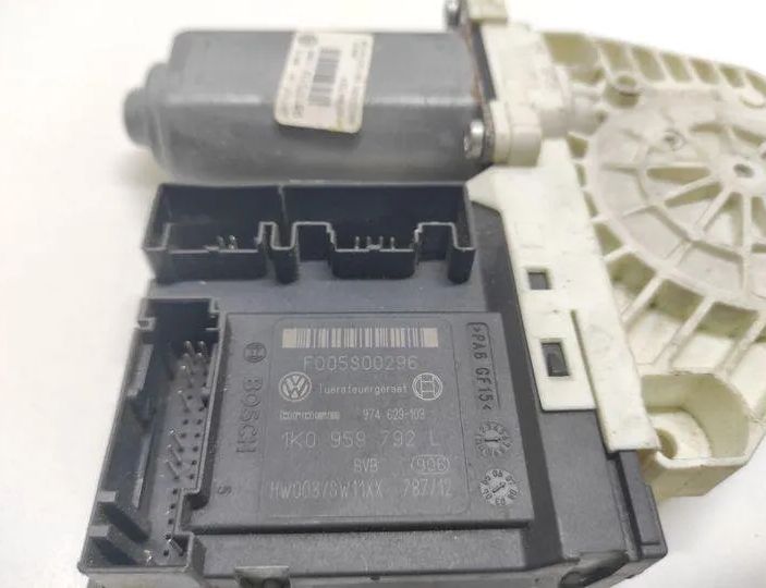 VOLKSWAGEN Passat Variant 1 generation (2010-2024) Front Left Door Window Regulator Motor 1K0959792L,F005S00296 22723928