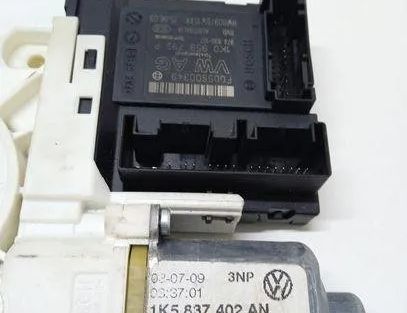 VOLKSWAGEN Jetta 6 generation (2010-2018) Priekšējo labo durvju logu pacelšanas motorīts 1K5837402AN 22725152