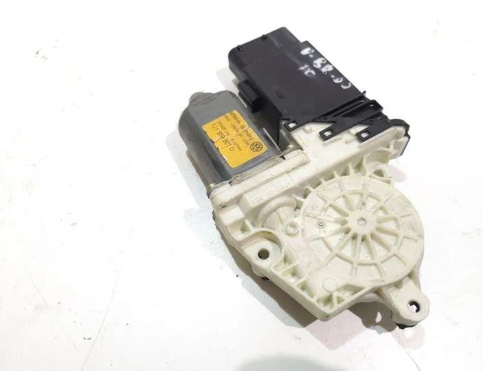 VOLKSWAGEN Bora 1 generation (1998-2005) Моторчик стеклоподъемника задней левой двери 1J1959802D 23026598