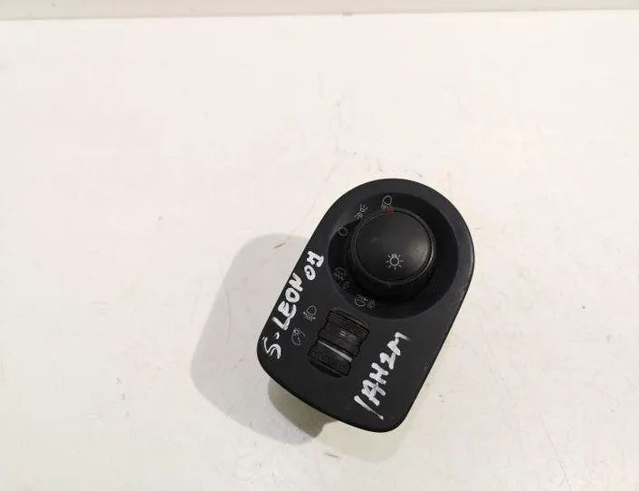 SEAT Leon 2 generation (2005-2012) Lukturu vadības slēdzis 5P0919094A 23027127