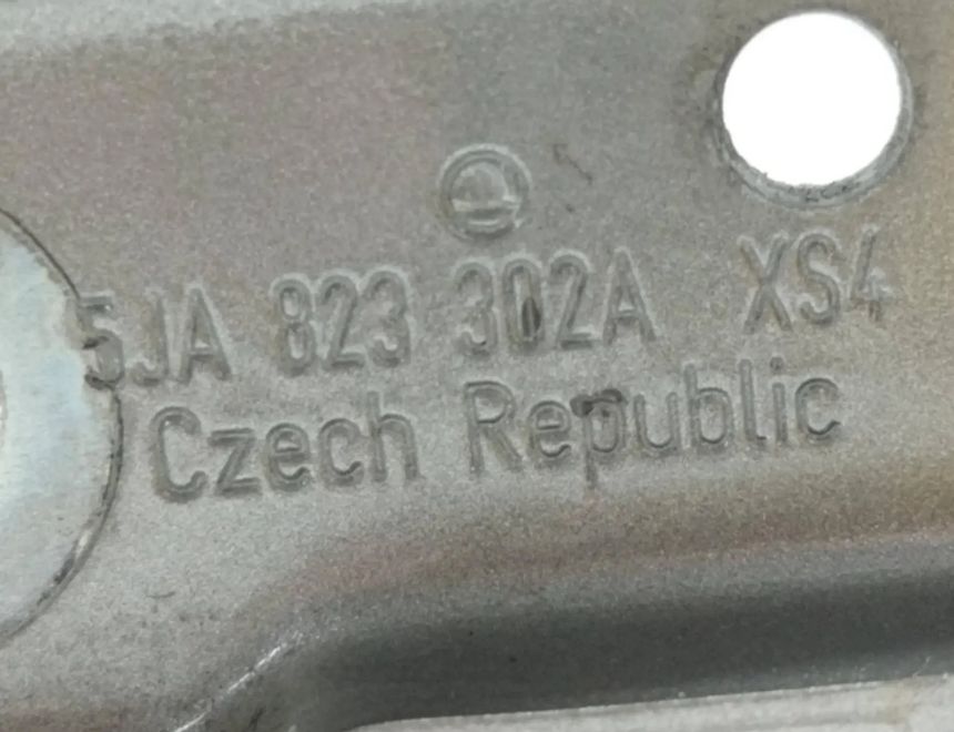 SKODA Rapid 2 generation (1985-2023) Петля капота передняя правая 5JA823302A 23503145