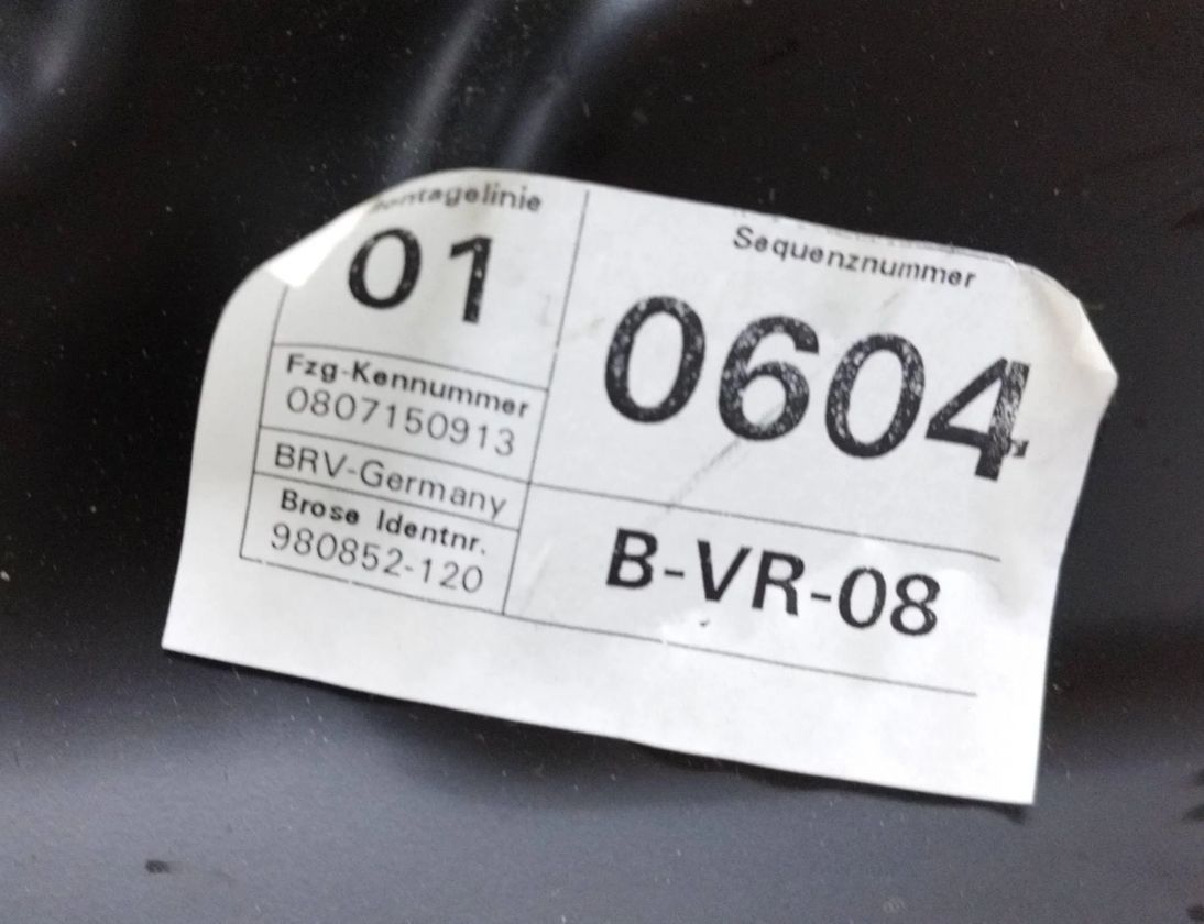 VOLKSWAGEN Passat B6 (2005-2010) Aizmugurējo labo durvju logu pacēlājs 980852120 27810975