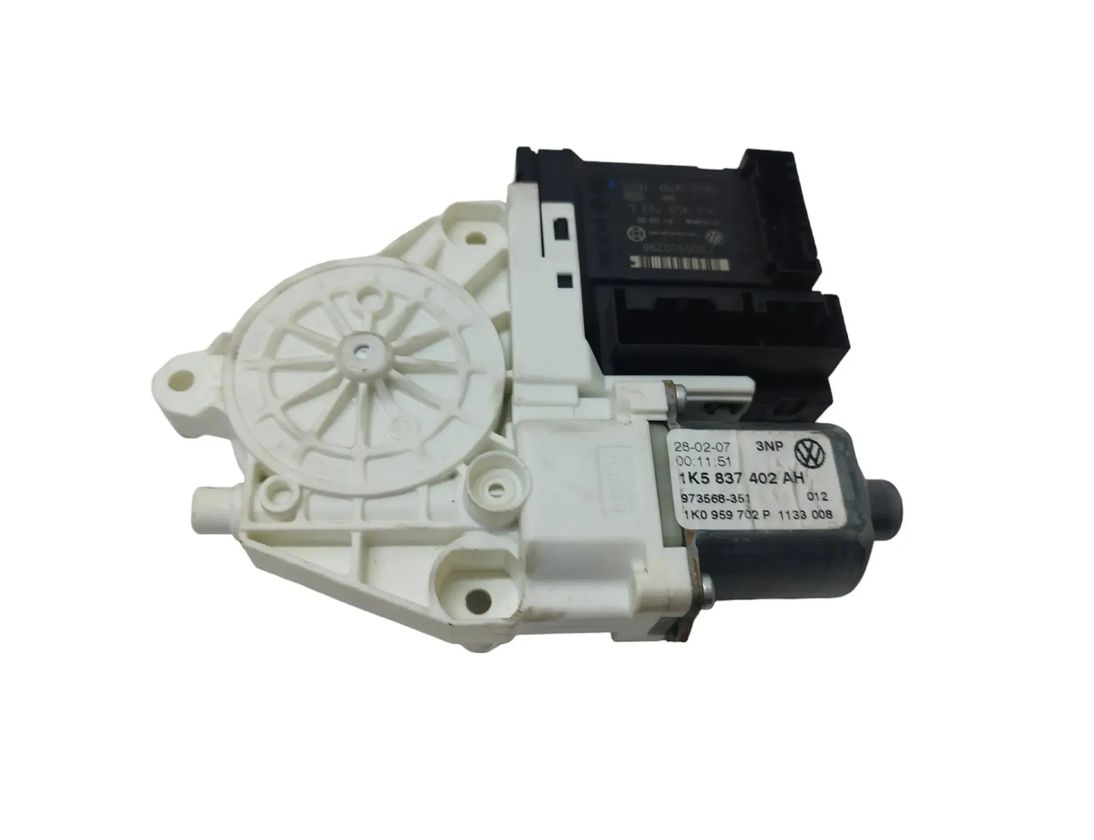 VOLKSWAGEN Golf 5 generation (2003-2009) Priekšējo kreiso durvju logu pacēlāja motorīts 1K5837402AH 27814287