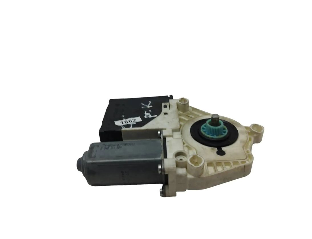 VOLKSWAGEN Golf 5 generation (2003-2009) Priekšējo kreiso durvju logu pacēlāja motorīts 1K4837401G 27815359