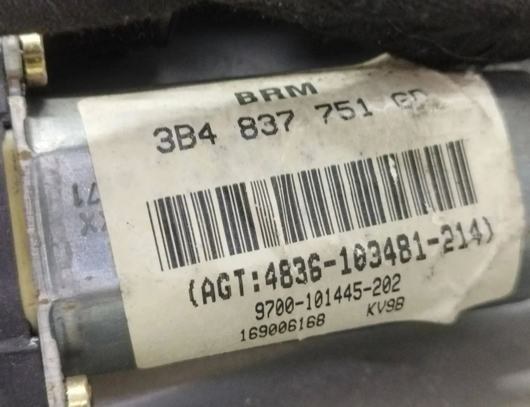 VOLKSWAGEN Passat B5 (1996-2005) Priekšējo kreiso durvju logu pacēlājs 3B4837751GD 28095655