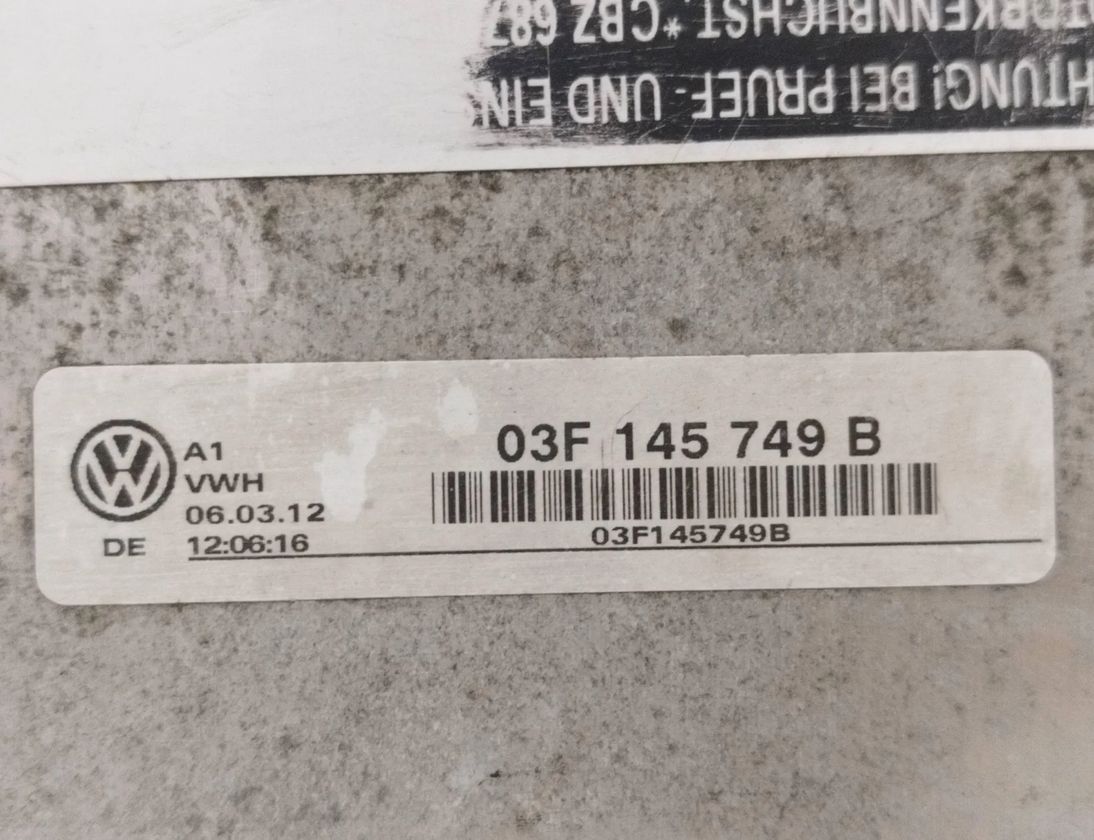 VOLKSWAGEN Golf 6 generation (2008-2015) Eļļas dzesētājs 03F145749B 29077577