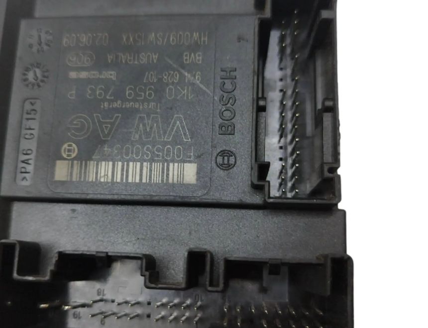 VOLKSWAGEN Passat B5 (1996-2005) Маторчик стеклоподъемника передней левой двери 3C8837462J 29128559