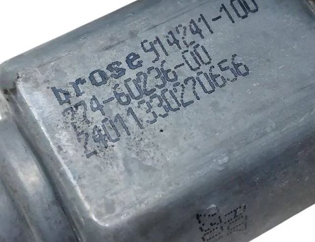 PEUGEOT 5008 1 generation (2009-2016) Priekšējo labo durvju logu pacēlājs 9682808880 30379687