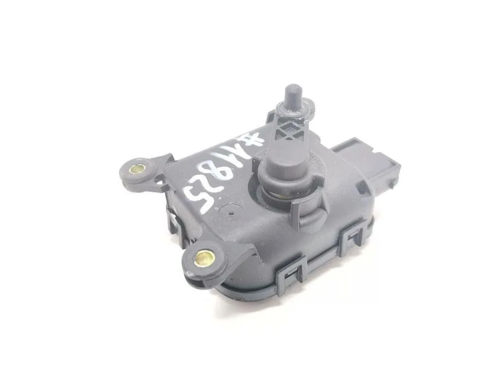 AUDI A6 C4/4A (1994-1997) Salona sildītāja vadības vārsti 4B1820511L 31565136