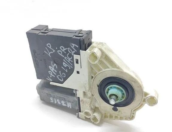 VOLKSWAGEN Passat B5 (1996-2005) Front Left Door Window Regulator Motor 1K0959792L 31586501