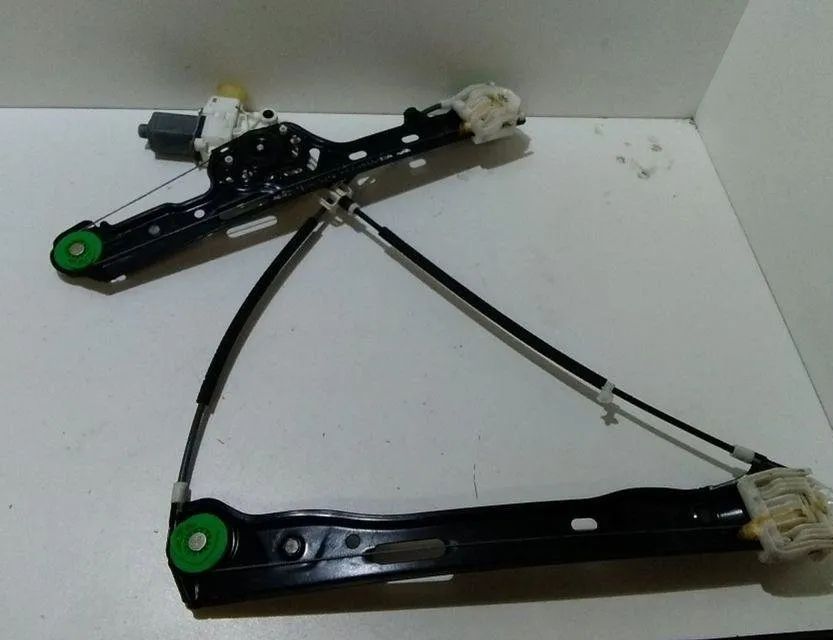 BMW 1 Series E81/E82/E87/E88 (2004-2013) Front Left Door Window Regulator 7067795S 31679281