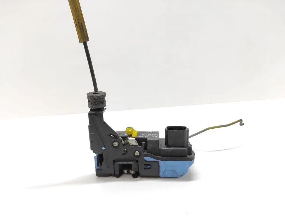 VOLVO XC70 2 generation (2000-2007) Замок двери передний правый 8650546 31990132