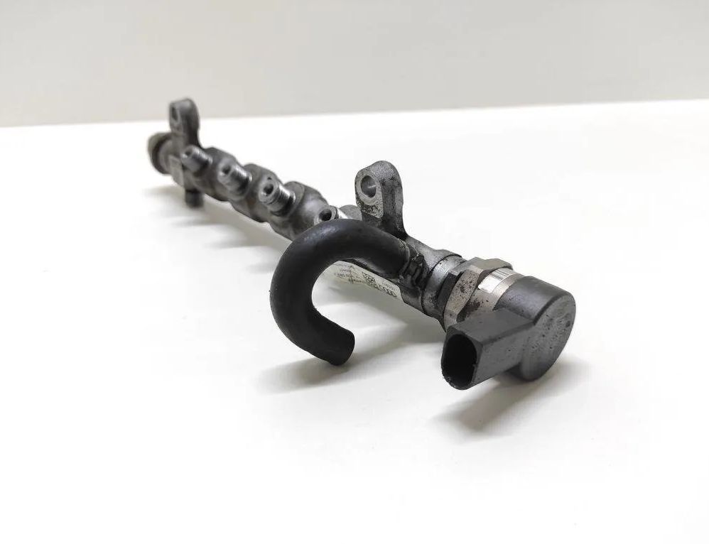 AUDI Q3 8U (2011-2020) Топливная рейка 03L130089J 32049485