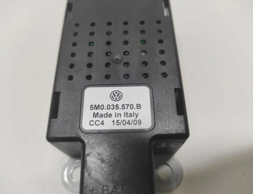 VOLKSWAGEN Golf 8 generation (2019-2023) Bootlid Antenna Amplifier 5M0035570B 32980216