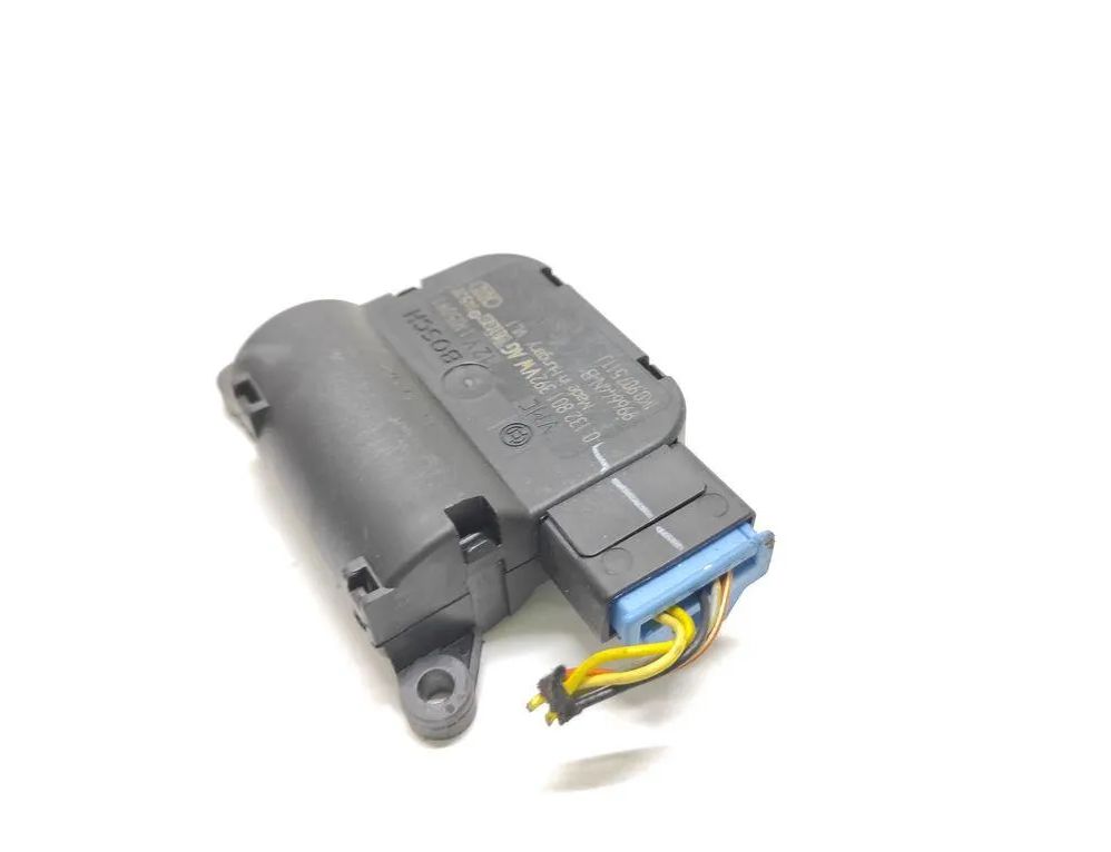 VOLKSWAGEN Jetta 3 generation (1992-1998) Salona sildītāja vadības vārsti 0132801392 33053387