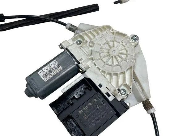 VOLKSWAGEN Golf 8 generation (2019-2023) Priekšējo kreiso durvju logu pacēlāja motorīts 1K4837401E 30346394