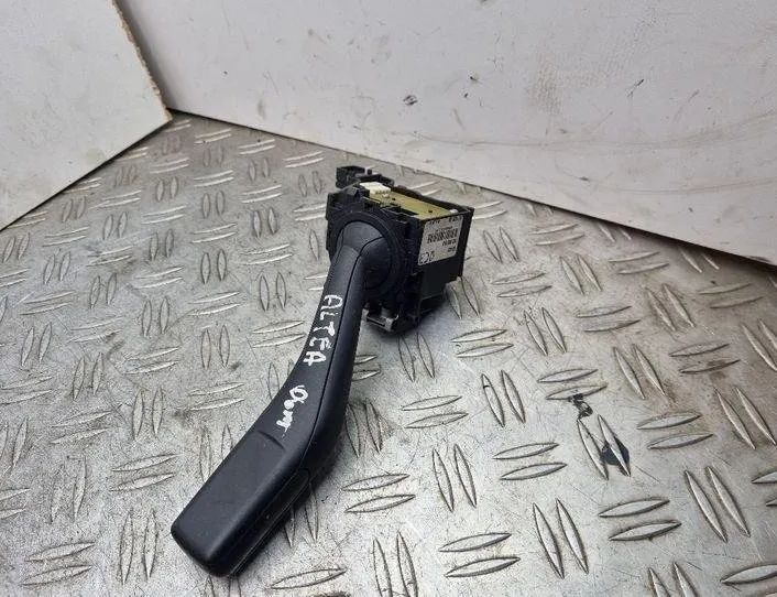 SEAT Altea 1 generation (2004-2013) Pagrieziena rādītāja slēdzis 1K0953513 24172975