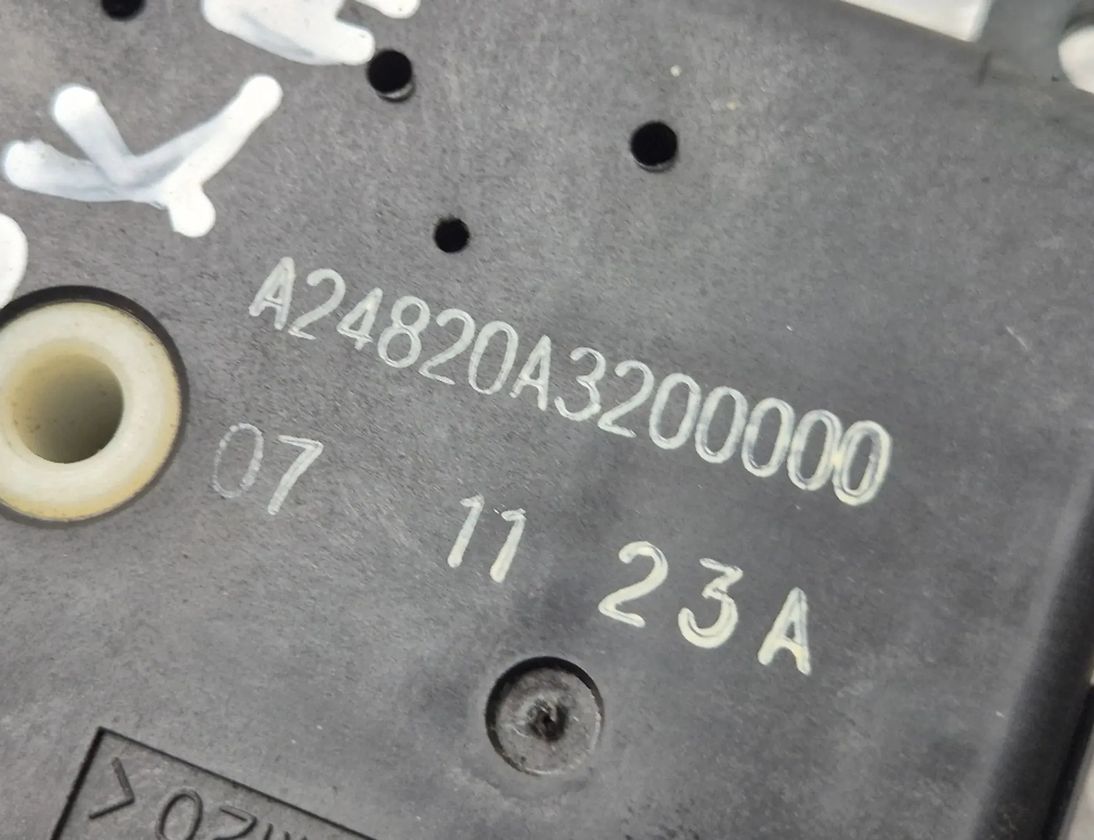 NISSAN Qashqai 1 generation (2007-2014) Elektriskais (ventilācijas) atvēršanas motors A24820A3200000 25903563