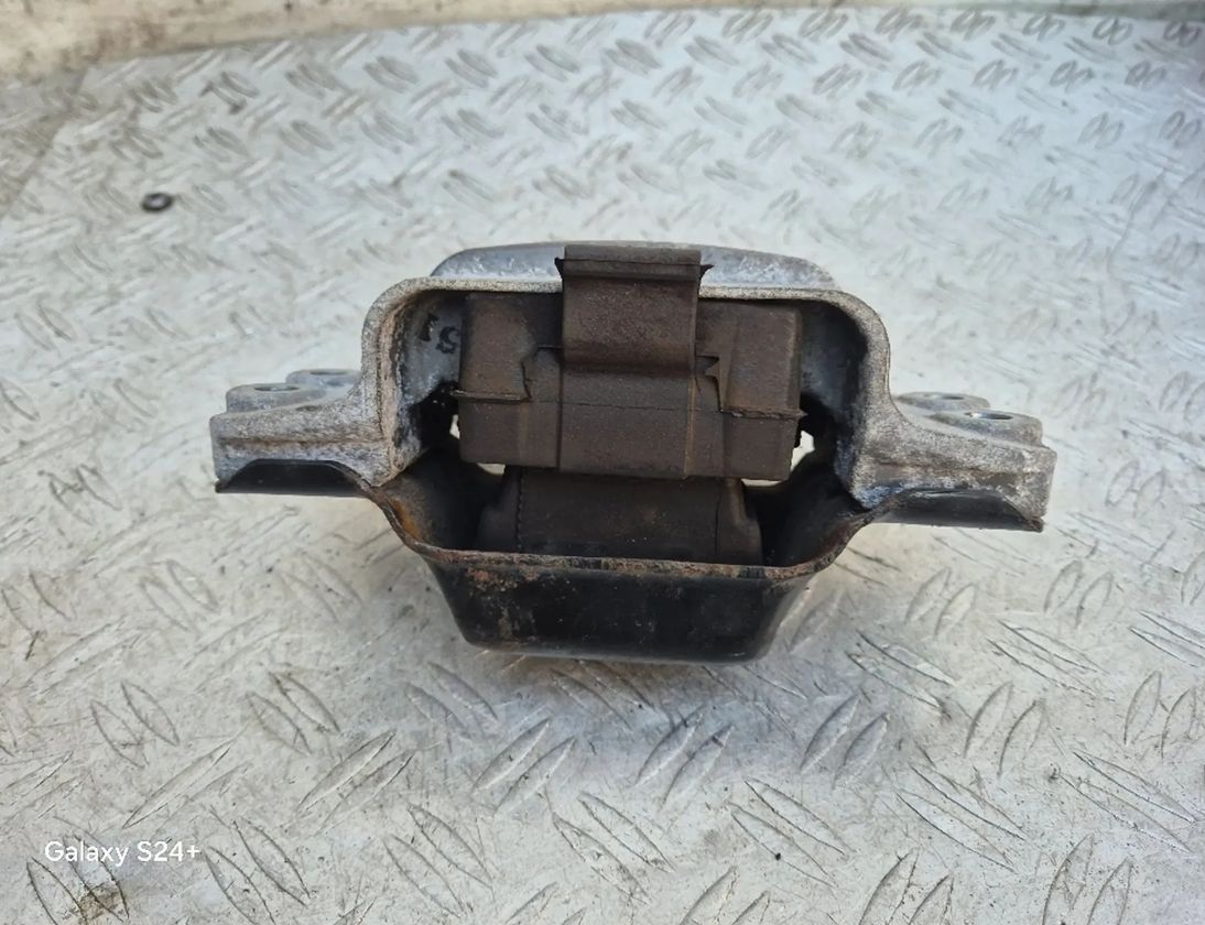 SKODA Octavia 2 generation (2004-2013) Подушка коробки передач 1K0199555M 26579357