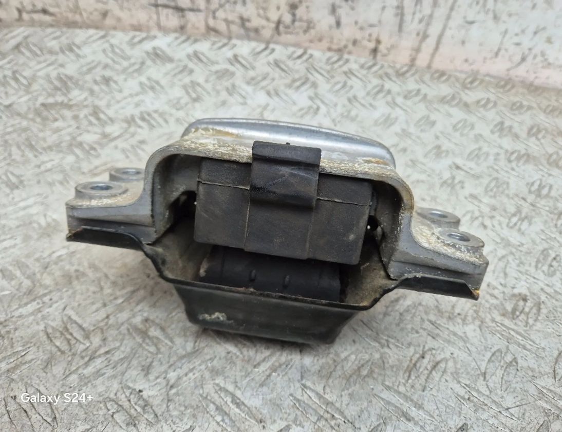 VOLKSWAGEN Passat B6 (2005-2010) Подушка двигателя правая 3C0199555 30269758