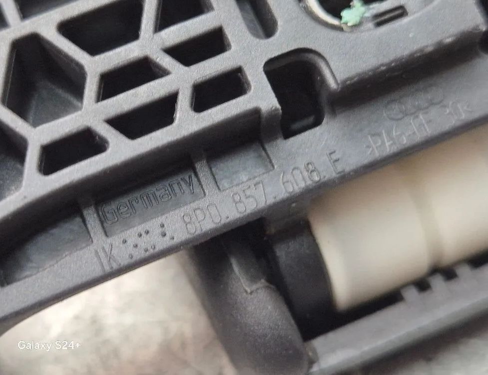 AUDI Q7 4L (2005-2015) Ручка крыши задняя правая 8P0857607K,8P0857608E 31644193