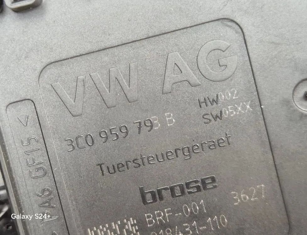 VOLKSWAGEN Passat B7 (2010-2015) Priekšējo labo durvju logu pacelšanas motorīts 3C0959793B 31652053