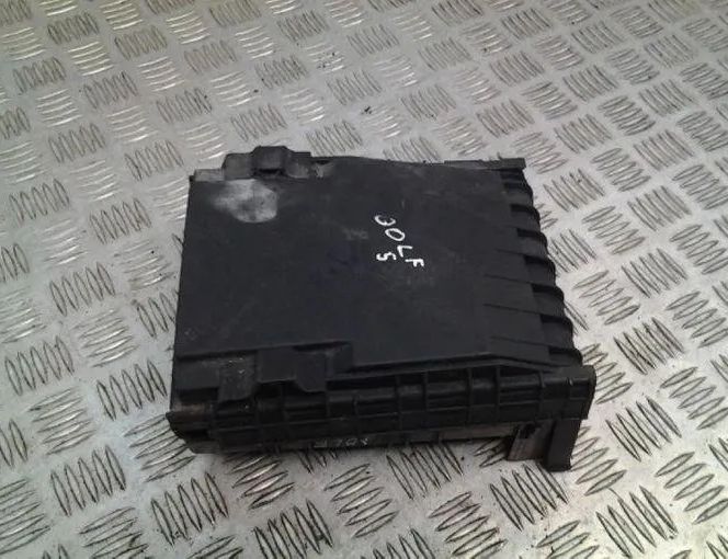 VOLKSWAGEN Golf 5 generation (2003-2009) Блок предохранителей 1K0937124K 22227341