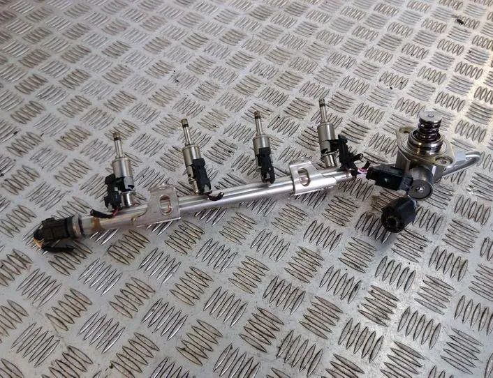 AUDI A3 8V (2012-2020) Degvielas iesmidzināšanas komplekts 04E127025D,04E133320D,0261500477 22238082