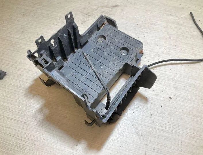 RENAULT Laguna 3 generation (2007-2015) Battery Pad 8200324643 22244351