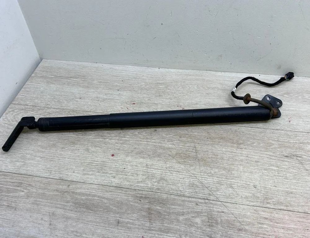 PORSCHE Macan 1 generation (2013-2023) Aizmugurējā bagāžnieka amartizātors kreisajā pusē 95B827851B,95B827851C 31415545