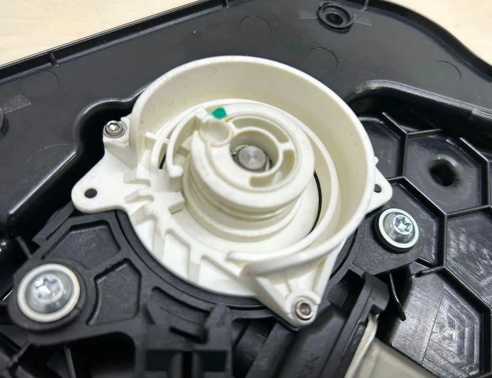 AUDI A8 D3/4E (2002-2010) Rear Right Door Soft Close Unit 4H0839916 31418367