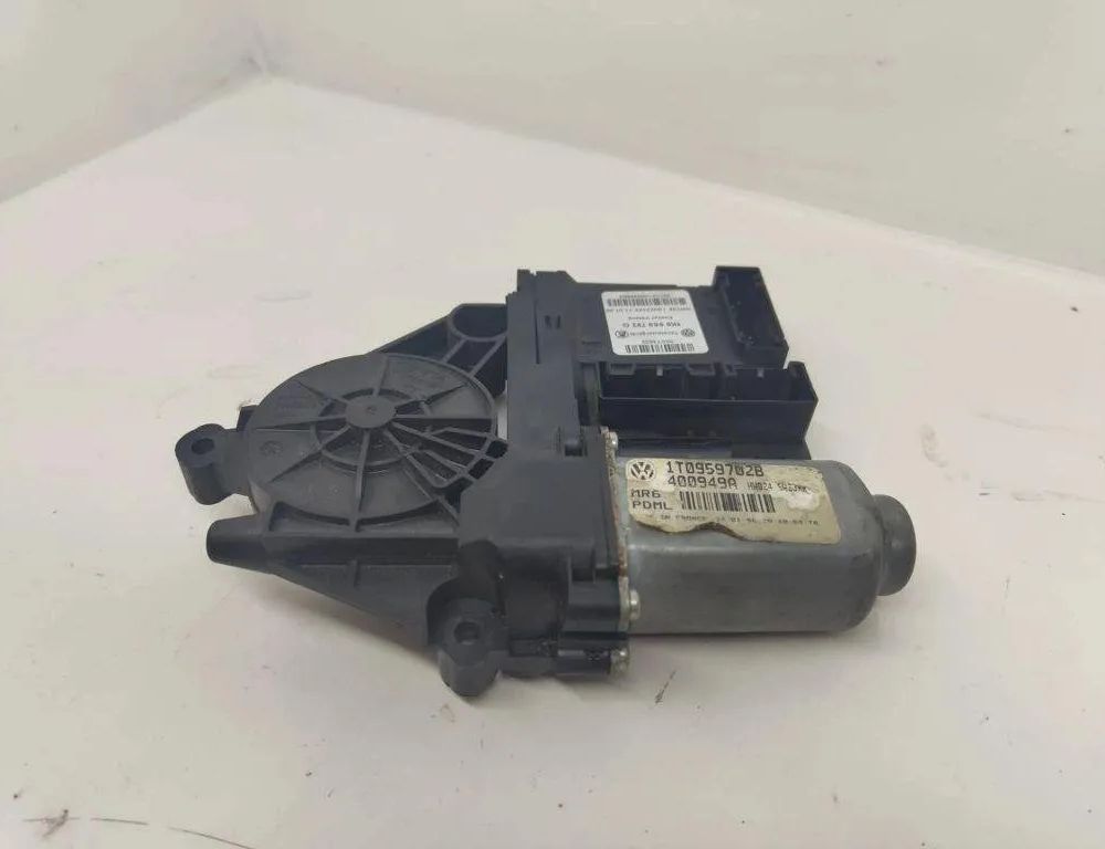 VOLKSWAGEN Passat B7 (2010-2015) Priekšējo kreiso durvju logu pacēlāja motorīts 1K0959792G,32111106040969 31900618