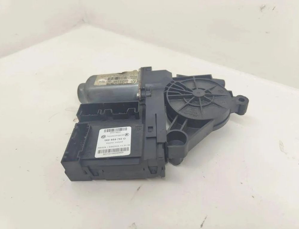 VOLKSWAGEN Passat B7 (2010-2015) Priekšējo kreiso durvju logu pacēlāja motorīts 1K0959792G,32111106040969 31900618