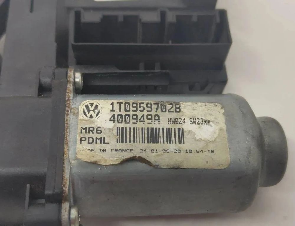 VOLKSWAGEN Passat B7 (2010-2015) Priekšējo kreiso durvju logu pacēlāja motorīts 1K0959792G,32111106040969 31900618