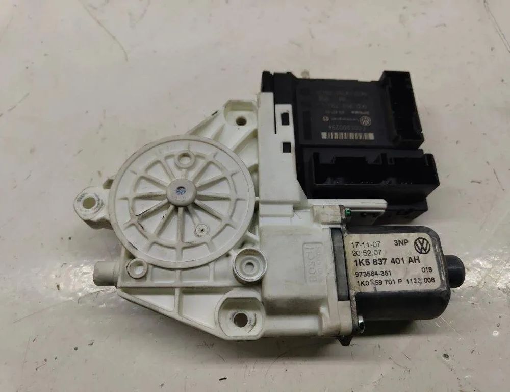 VOLKSWAGEN Golf 8 generation (2019-2023) Front Left Door Window Regulator Motor 0130822229 31901739