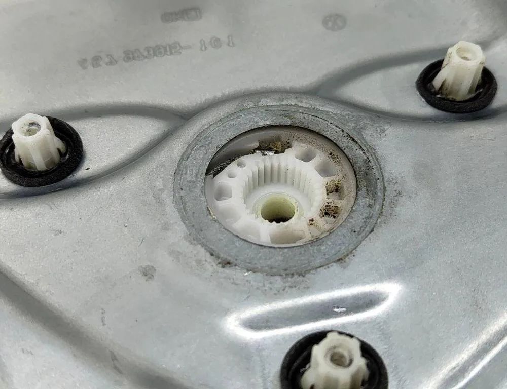 VOLKSWAGEN Variant VII TDI (2014-2024) Стеклоподъемник задней правой двери 1K5837462B 31901751