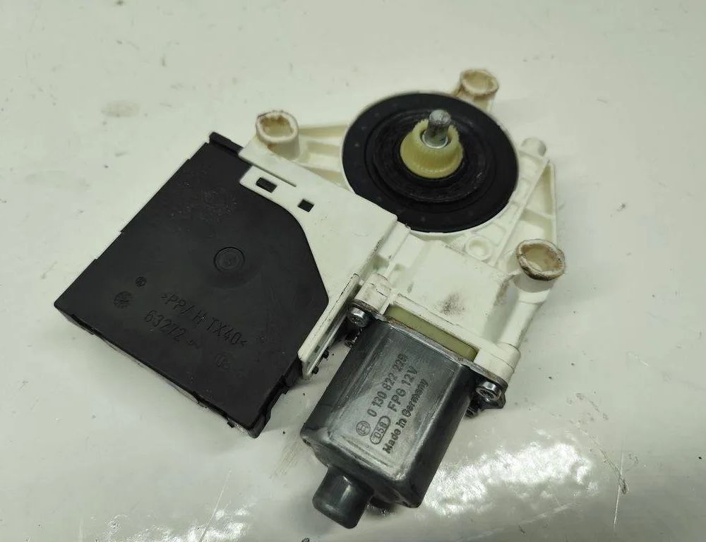 VOLKSWAGEN Golf 8 generation (2019-2023) Маторчик стеклоподъемника передней левой двери 32290306021915,05074632 31947409