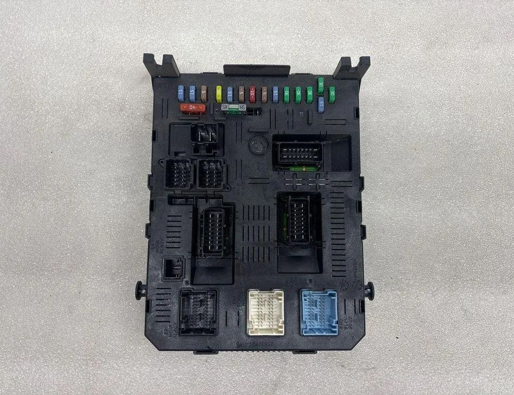 PEUGEOT 407 1 generation (2004-2010) Блок предохранителей 01060906,281171731B 31947666