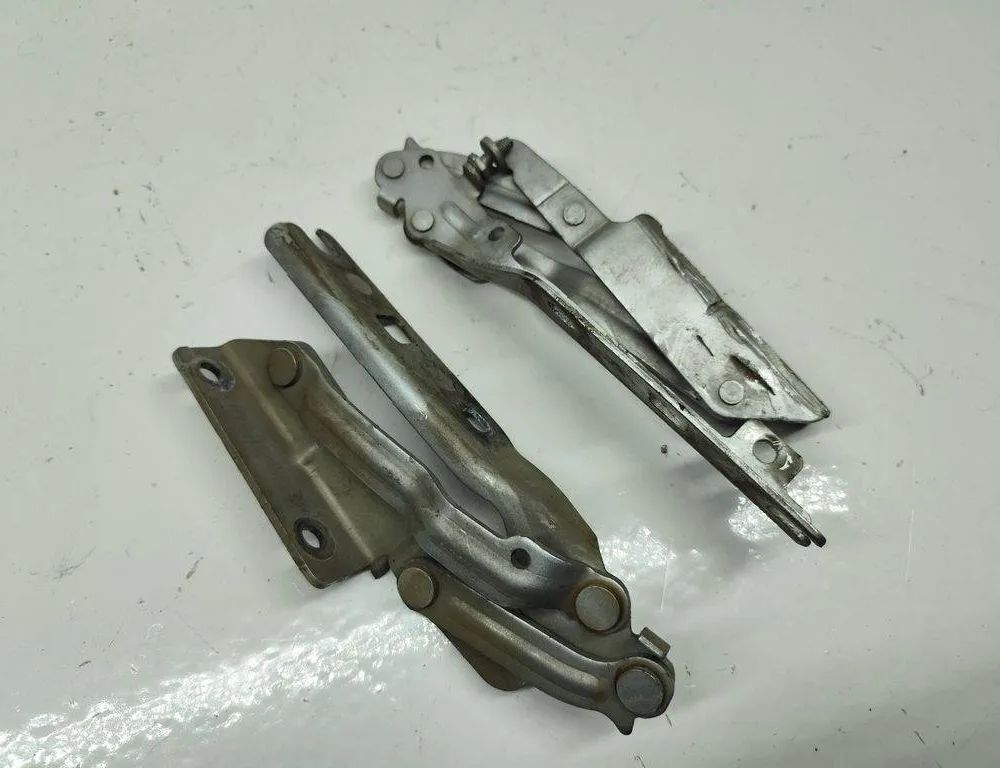 VOLKSWAGEN Golf 8 generation (2019-2023) Петля капота передняя правая 1K0823302C 31999706