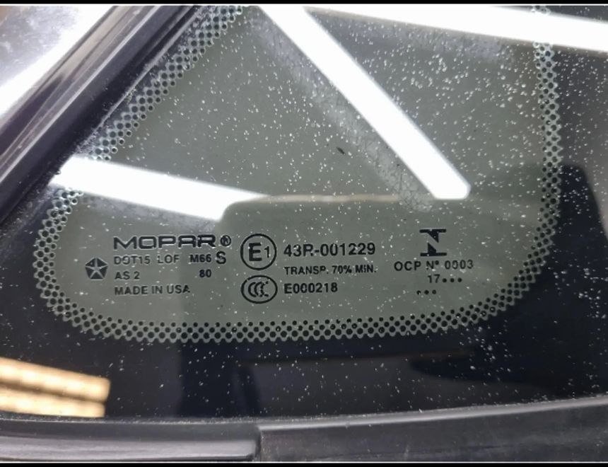 CHRYSLER Pacifica 2 generation (RU) (2016-2023) Фортка передняя левая 68227745AE 27837745