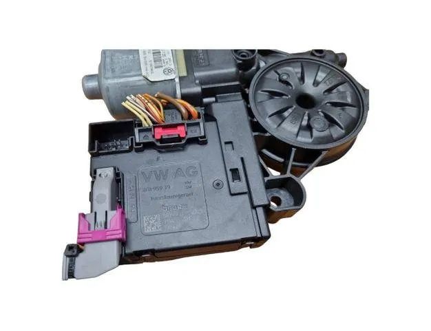 VOLKSWAGEN Passat B6 (2005-2010) Маторчик стеклоподъемника передней левой двери 3C0959702,980852135,3C1837462L 26558239