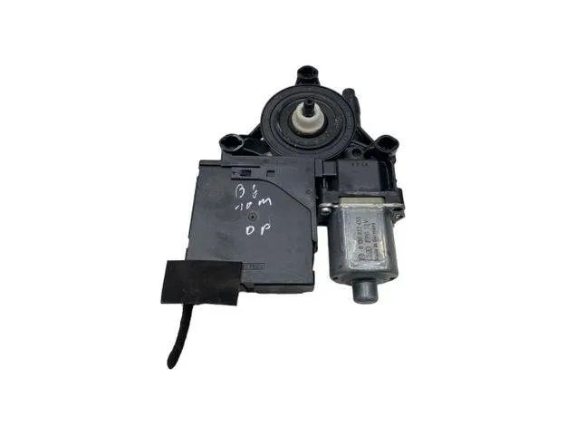 VOLKSWAGEN Passat B6 (2005-2010) Priekšējo labo durvju logu pacelšanas motorīts 3C1837462L,975030135,3C0959702 26558258