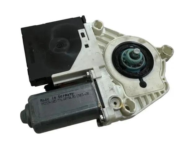 VOLKSWAGEN Passat B6 (2005-2010) Priekšējo kreiso durvju logu pacēlāja motorīts 980851120,3C1837461L,1K0959701P 26562758